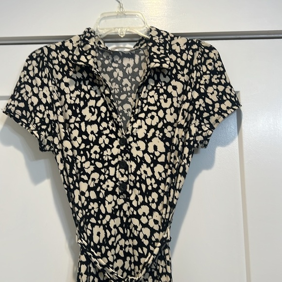 Kaileigh Stylish Black and Cream Women's Dress size medium. - Picture 7 of 11